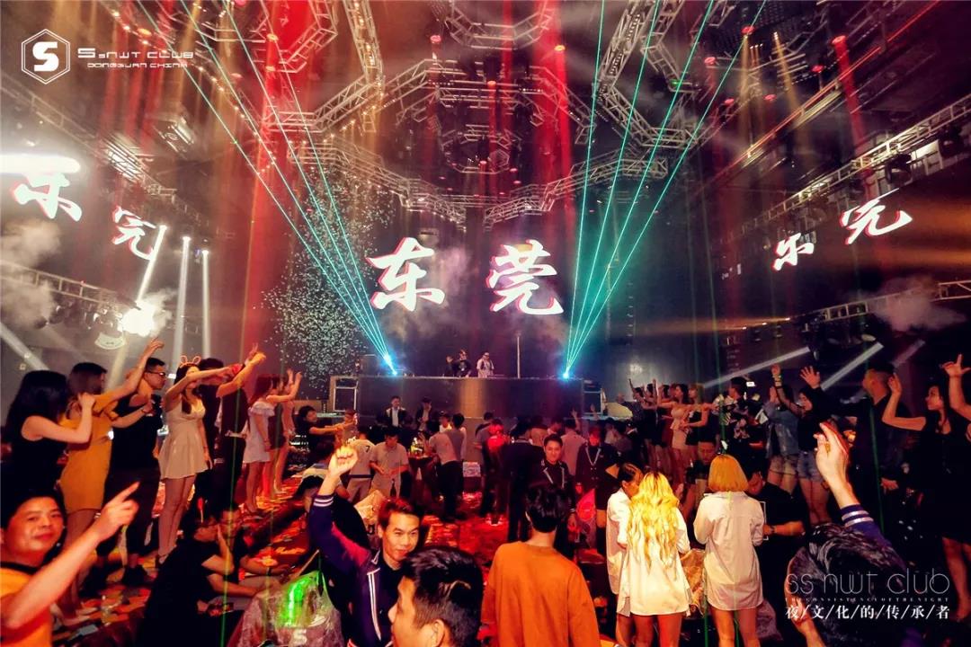 Bose,酒吧音响系统,酒吧音响,酒吧配置,线阵列扬声器